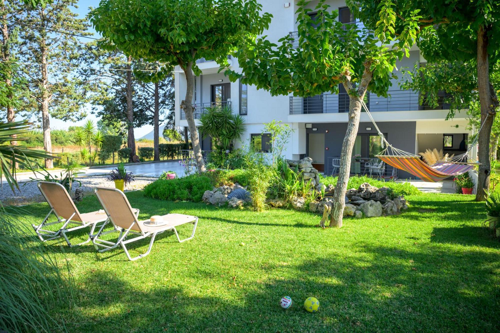 Bikini Apartments Kariótai エクステリア 写真